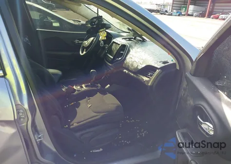 2015 Jeep Cherokee Latitude z USA, uszkodzony, nr VIN 1C4PJLCB2FW656250